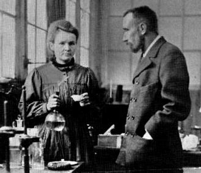 Maria Skłodowska-Curie i Piotr Curie w swoim laboratorium